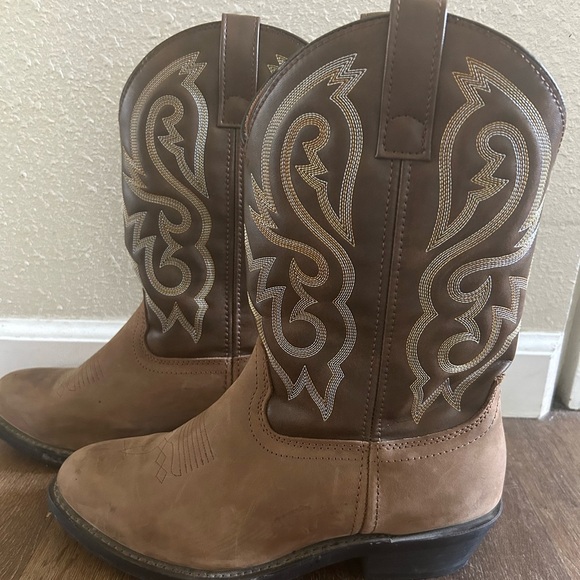 Cody James Brown Western Cowboy Boots with Embroidered Design size 10EE wide - Picture 1 of 9